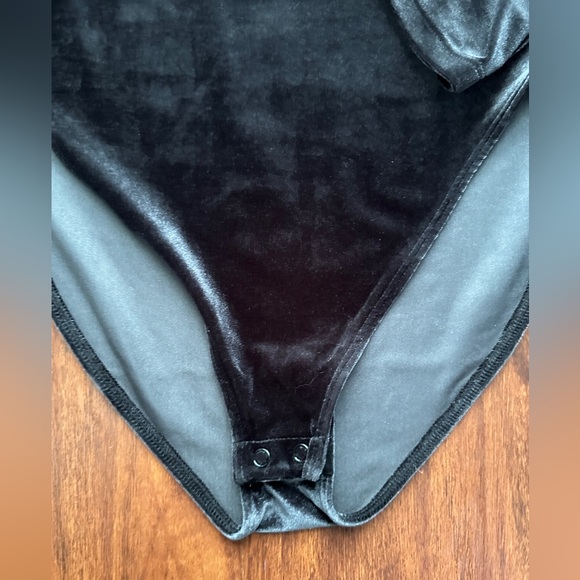 Women's Square-neck Velvet like Bodysuit Size Medium black - Picture 5 of 7